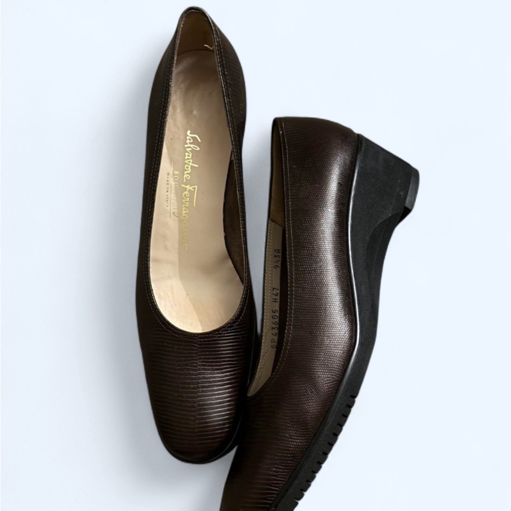 Salvatore Ferragamo Boutique Size 9.5 Narrow Leather Chunk Low Heel Pumps Brown